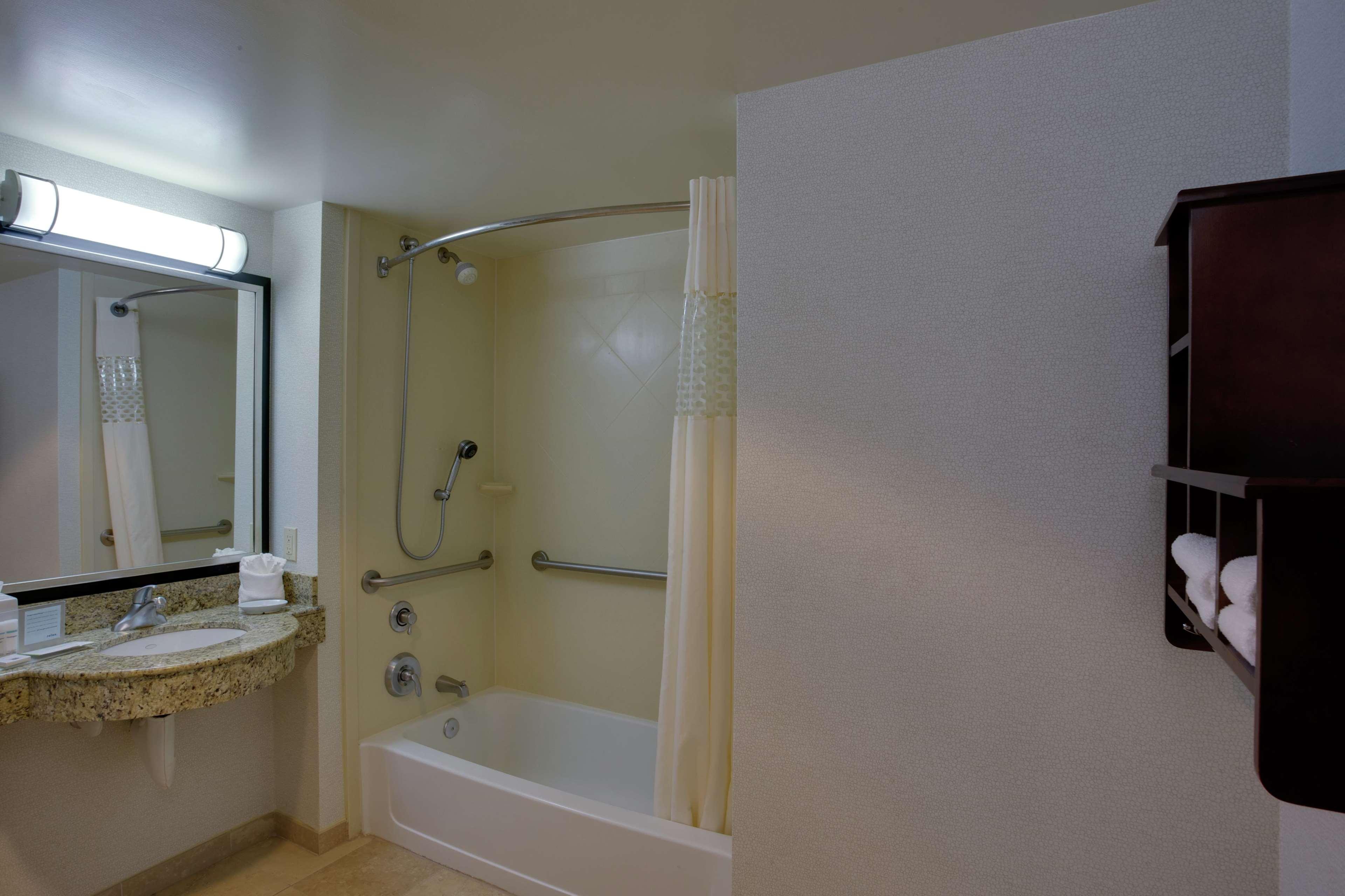Hampton Inn By Hilton Garden City Long Island Bagian luar foto