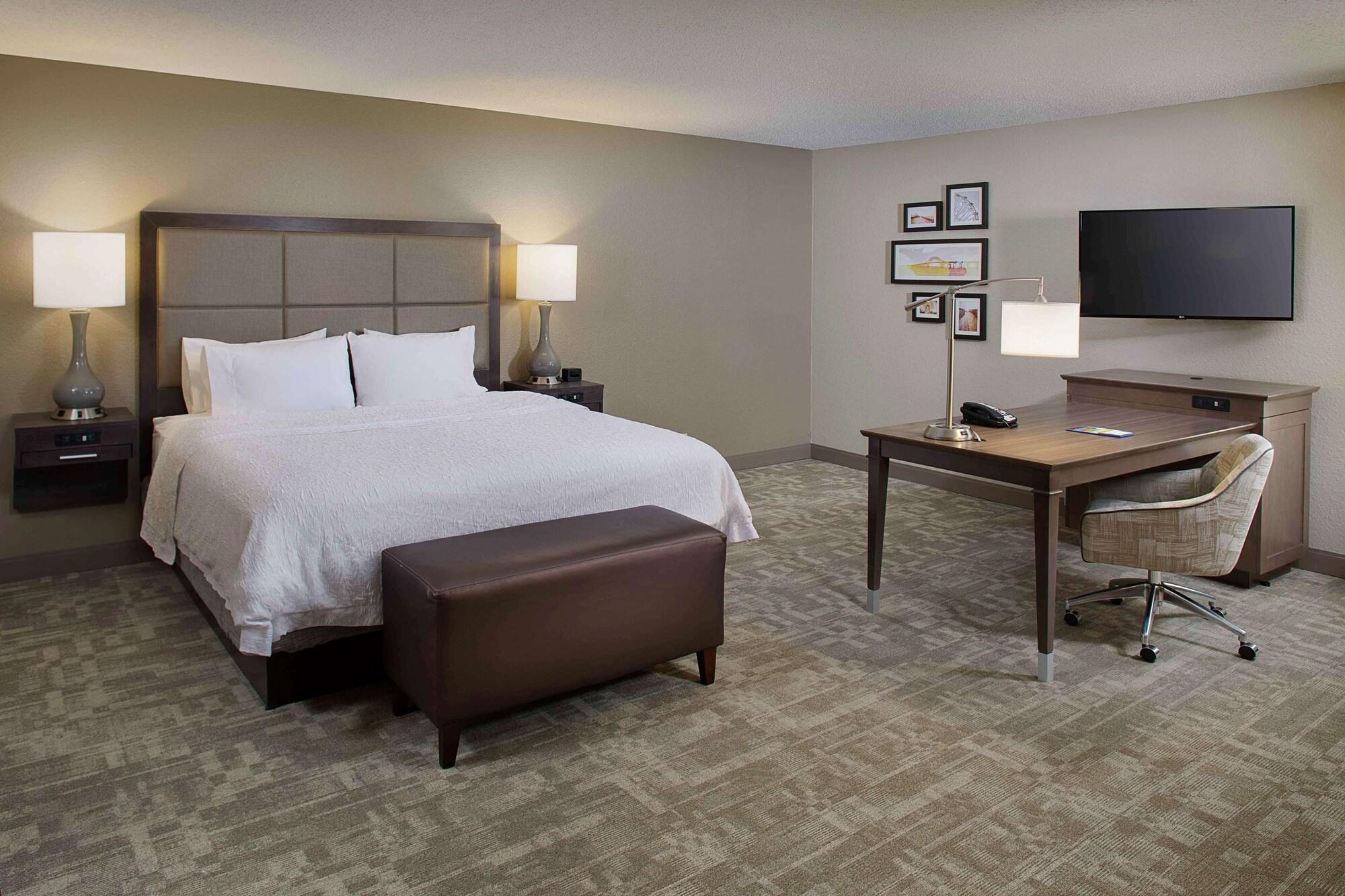 Hampton Inn By Hilton Garden City Long Island Bagian luar foto