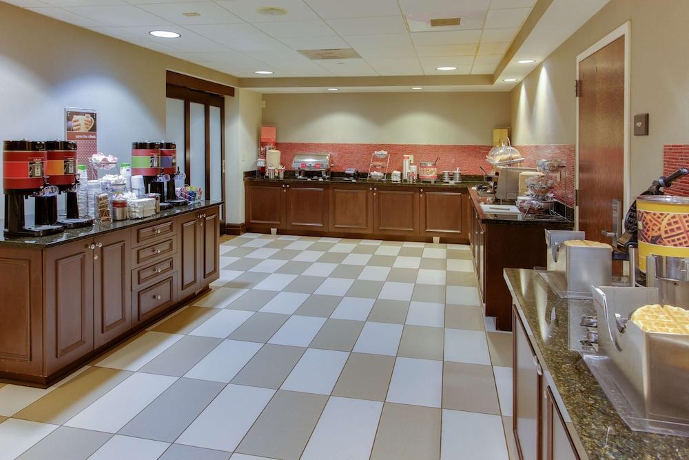 Hampton Inn By Hilton Garden City Long Island Bagian luar foto