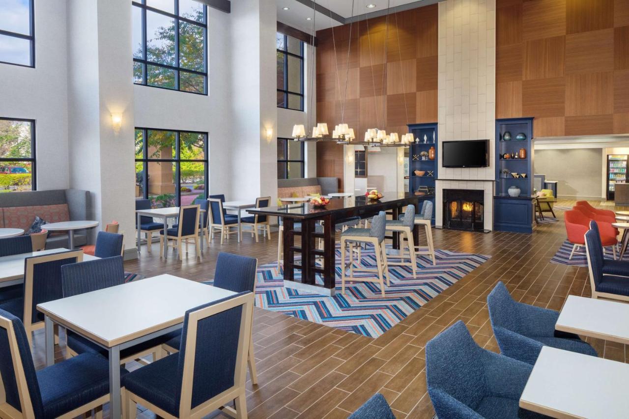 Hampton Inn By Hilton Garden City Long Island Bagian luar foto