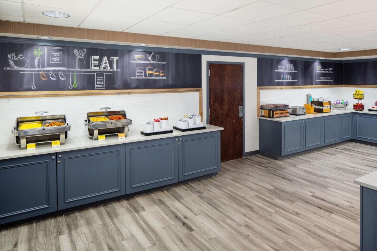Hampton Inn By Hilton Garden City Long Island Bagian luar foto