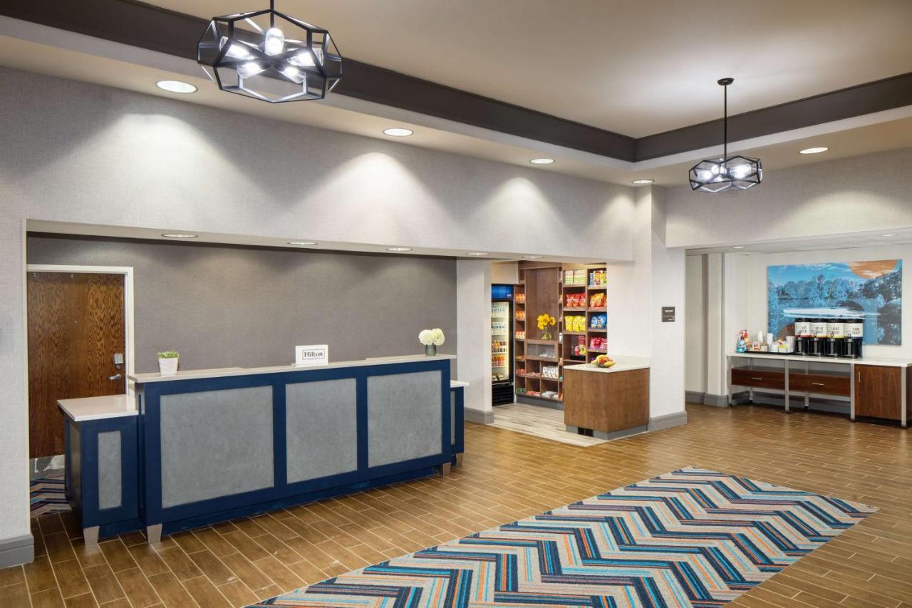 Hampton Inn By Hilton Garden City Long Island Bagian luar foto