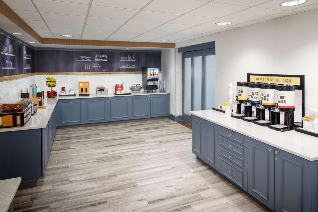 Hampton Inn By Hilton Garden City Long Island Bagian luar foto