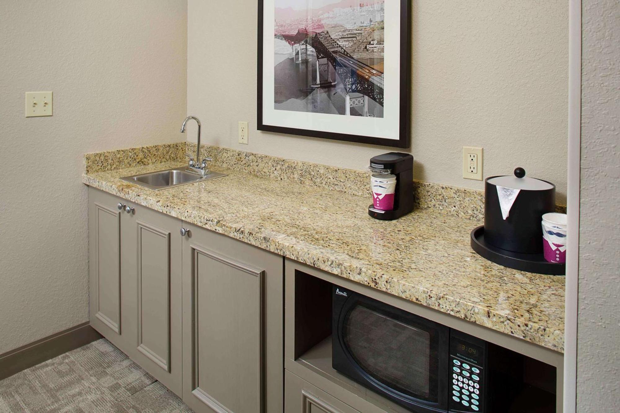Hampton Inn By Hilton Garden City Long Island Bagian luar foto
