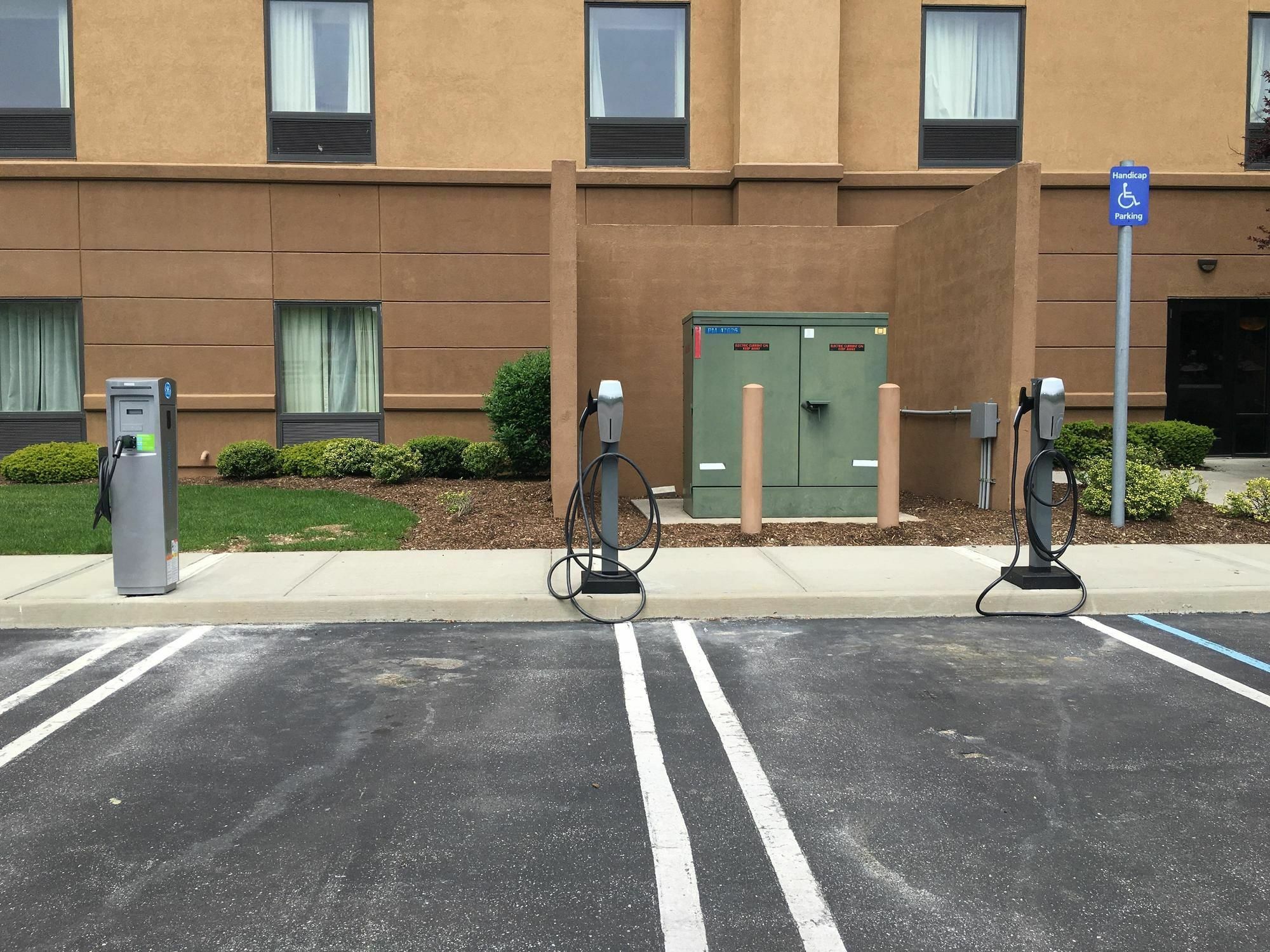 Hampton Inn By Hilton Garden City Long Island Bagian luar foto